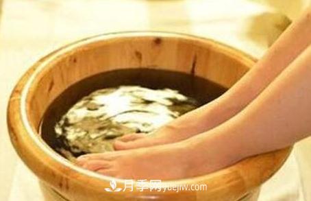 南陽人經(jīng)常用艾草泡腳，3大好處多多(圖1)