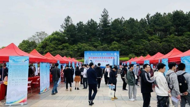 月季盛放南昌 才氣東聚太湖——湖州大學生招引直通車南昌站滿載而歸(圖1)