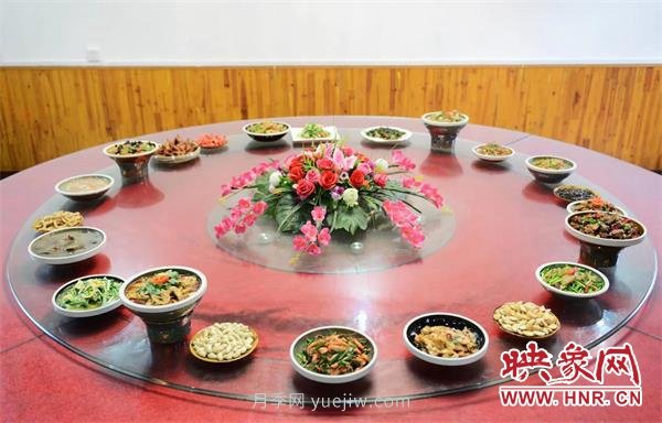 信陽(yáng)羅山:月季飄香 美麗鄉(xiāng)村綻放美麗經(jīng)濟(jì)(圖3) 信陽(yáng)羅山:月季飄香 美麗鄉(xiāng)村綻放美麗經(jīng)濟(jì)(圖3)